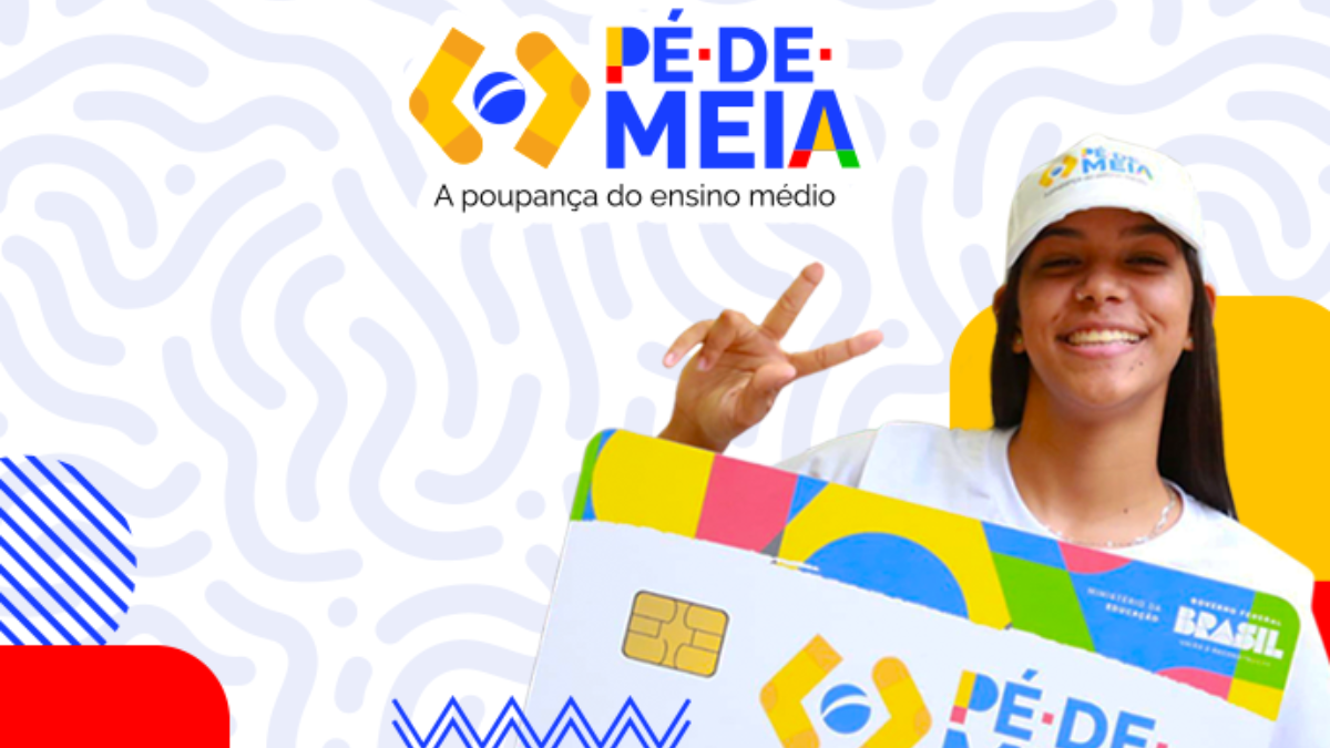 Programa Pé-de-Meia 2026 – Beneficiário com cartão e gesto de vitória